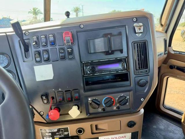 2014 Camión Mack GU813 Granite Chasis Cabinado