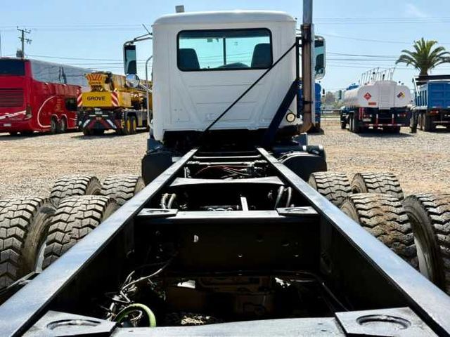 2014 Camión Mack GU813 Granite Chasis Cabinado