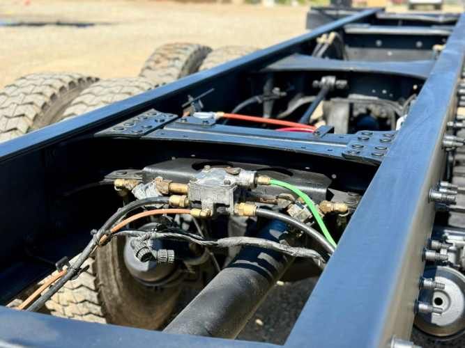 2014 Camión Mack GU813 Granite Chasis Cabinado