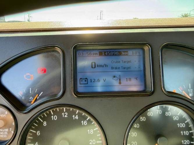 2014 Camión Mack GU813 Granite Chasis Cabinado