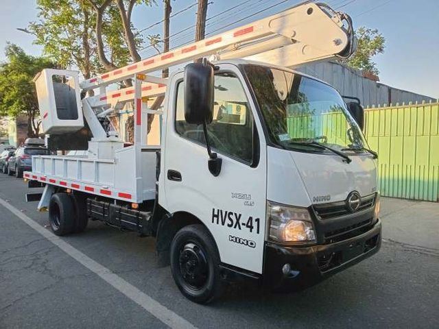 Se vende o permuta Camión hidroelevador o camión grúa alza hombre o camión capacho