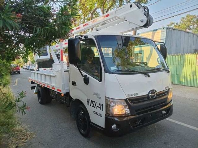 SE VENDE O SE PERMUTA CAMION GRUA ALZA HOMBRE O CAMION HIDRO ELEVADOR O CAMION CAPACHO