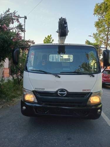 SE VENDE O SE PERMUTA CAMION GRUA ALZA HOMBRE O CAMION HIDRO ELEVADOR O CAMION CAPACHO