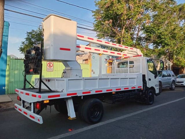 SE VENDE O SE PERMUTA CAMION GRUA ALZA HOMBRE O CAMION HIDRO ELEVADOR O CAMION CAPACHO