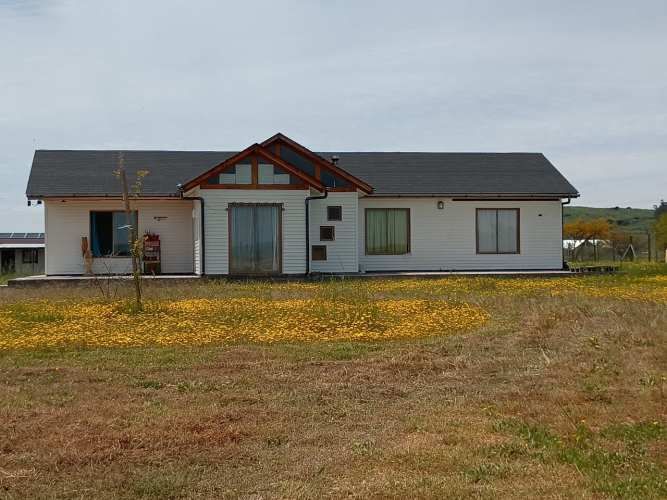 VENTA DE TERRENO CON CASA AMOBLADA