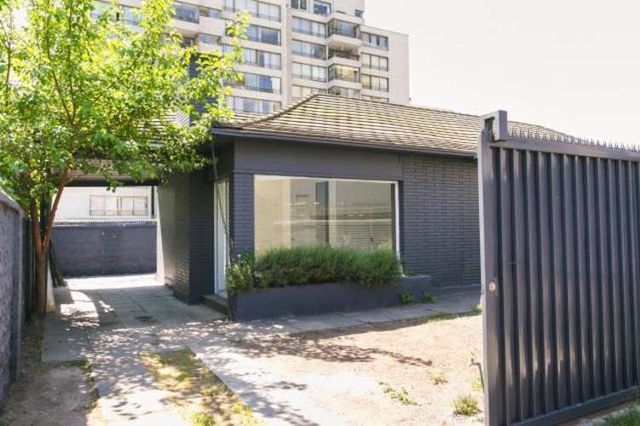 CASA SE ACEPTAN OFERTAS -  lYON/Pedro lautaro ferrer