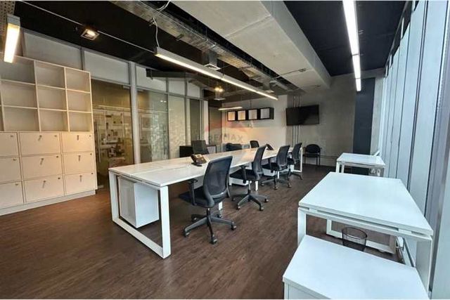 Oficina completamente amoblada los dominicos