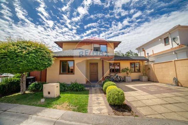 Casa 4d con piscina en el sendero de la hacienda