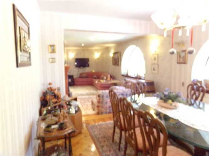 CASA CASI CON CALLE LAS DIEZ CUADRAS