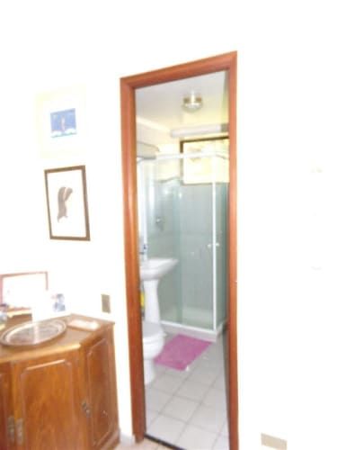 CASA CASI CON CALLE LAS DIEZ CUADRAS