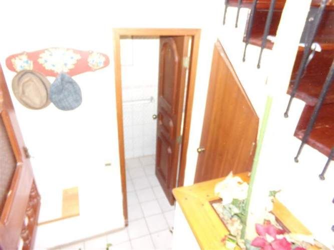 CASA CASI CON CALLE LAS DIEZ CUADRAS