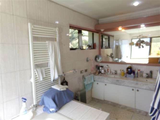 CASA CASI CON CALLE LAS DIEZ CUADRAS