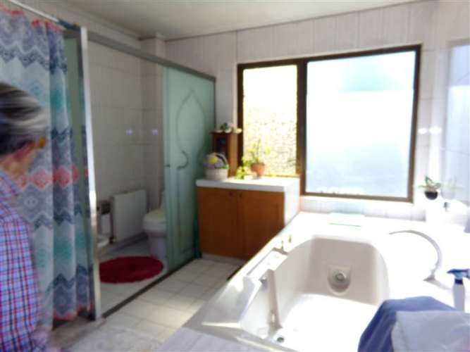 CASA CASI CON CALLE LAS DIEZ CUADRAS