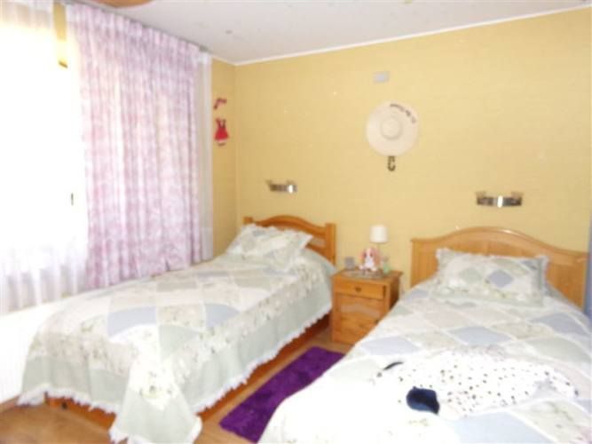 CASA CASI CON CALLE LAS DIEZ CUADRAS