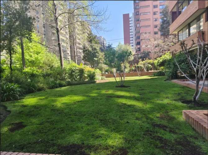 AMPLIO DEPTO 3DORM MAS SERVICIO Y 2 ESTACIONAMIENTOS