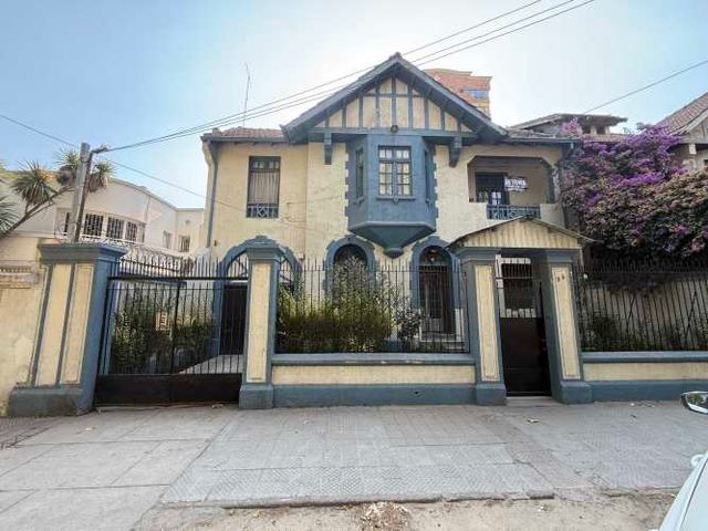 VENTA DE CASA ARQUITECTÓNICA DE ALTO VALOR PATRIMONIAL