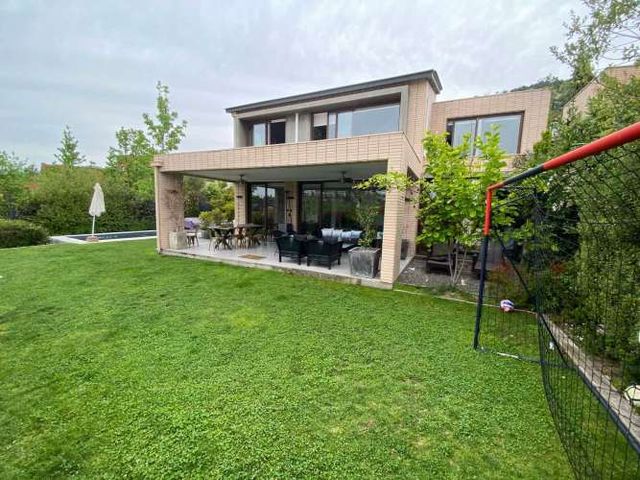 Casa a la venta - A pasos colegio Mayflower (125851)