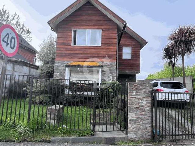 Hermosa Casa de Esquina en Sector Residencial.