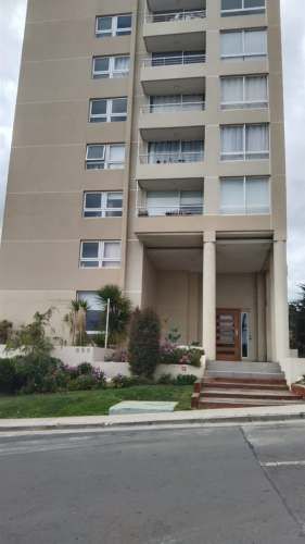 Excelente Depto De 2 Dorm. En Calle Central, Con Con