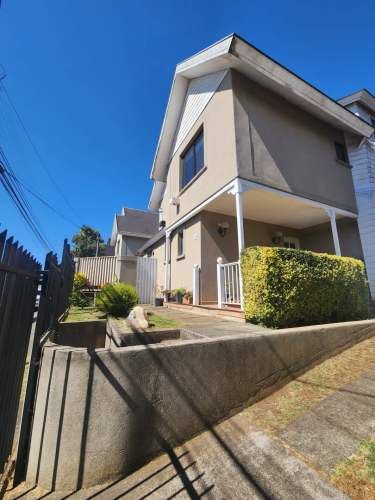 Casa en venta c/ estacionamiento en Andalué