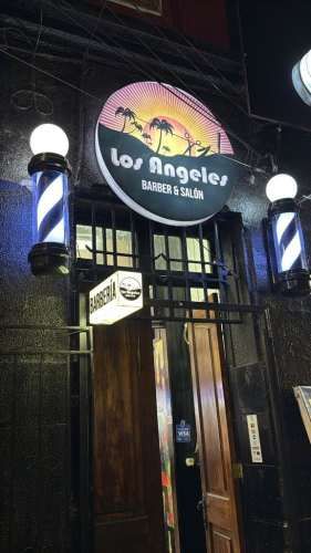 Asistente y recepcionista de barberia (Mujer)