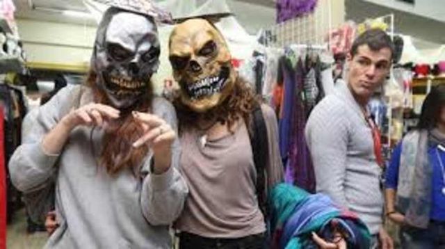 APOYO HALLOWEEN TIENDA.  LUNES 26 AL 31 DE OCTUBRE AVDA. OSSA 35.00 DIARIOS