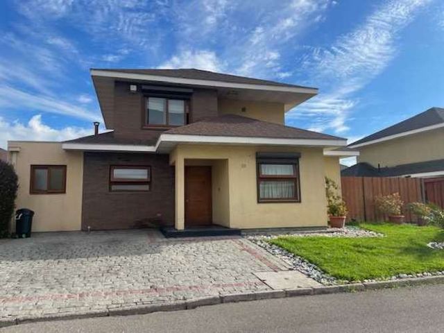 Oportunidad Unica !!!! Casa Senderos del Parque-Peñalolen 4D+4B