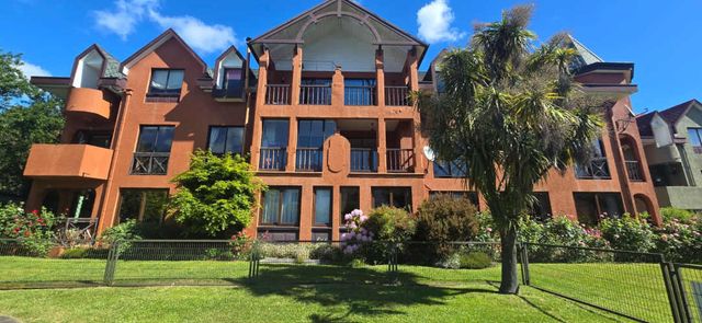 Buen Depto. DUPLEX en Condominio Los Colonos