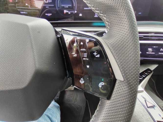 PEUGEOT 3008 1.2 MHEV 136 GT EDCT6 2025