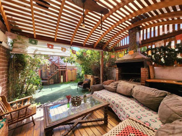 HERMOSA CASA MAIPU 6D-3B BARRIO TRANQUILO