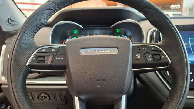JETOUR X70 LUX 1.5 T AUT 2026