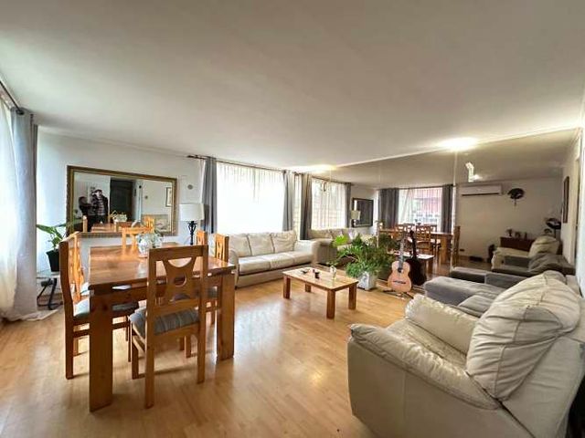 Casa segura en VENTA Ñuñoa en pasaje cerrado y cercana a estación de metro y Mall Plaza Egaña