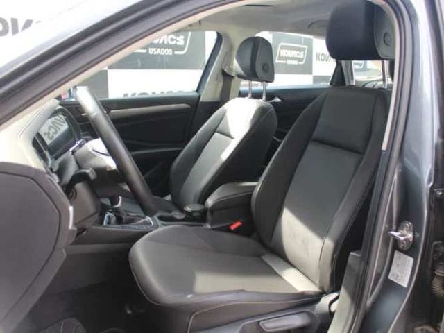 Volkswagen Jetta 1.4 Comfortline At 2024