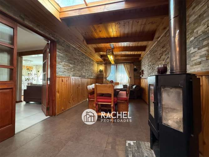 SE VENDE LINDA CASADE UN PISO CON PROYECCION COMERCIAL- Sector Ñielol