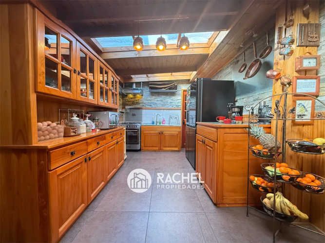 SE VENDE LINDA CASADE UN PISO CON PROYECCION COMERCIAL- Sector Ñielol