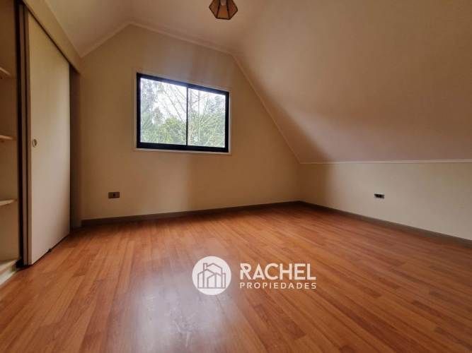 EN ARRIENDO IMPECABLE CASA ALTO DEL MAIPO TEMUCO