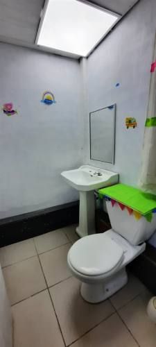 CASA Gran casa sólida, amplio terreno, para remodelar, gran potencial