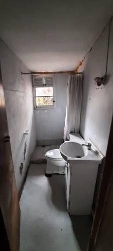 CASA Gran casa sólida, amplio terreno, para remodelar, gran potencial