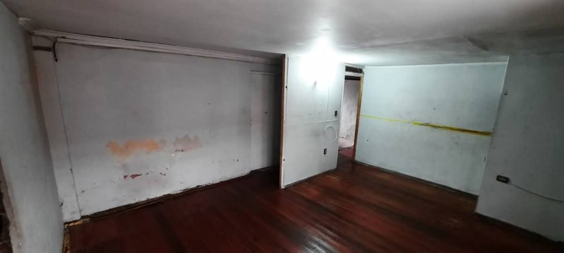 CASA Gran casa sólida, amplio terreno, para remodelar, gran potencial