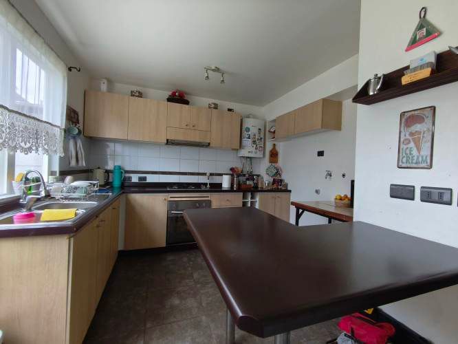 EXCELENTE CASA EN VENTA DOS PISOS