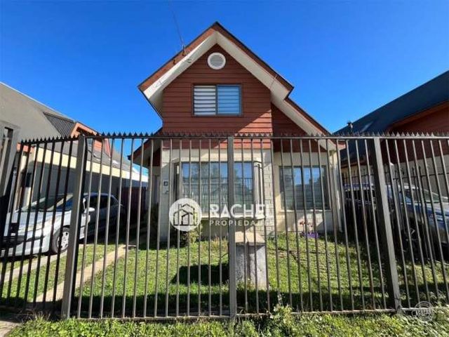 SE VENDE LINDA CASA FRENTE A AREA VERDE- Barrio Los Arquitectos