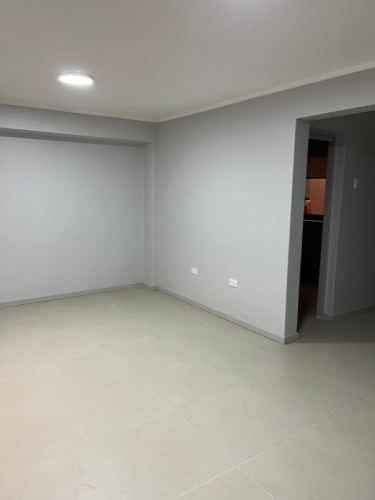 Se arrienda propiedad con sala de reuniones, oficinas, 2 baños, cocina amoblada, excelente estado de mantención