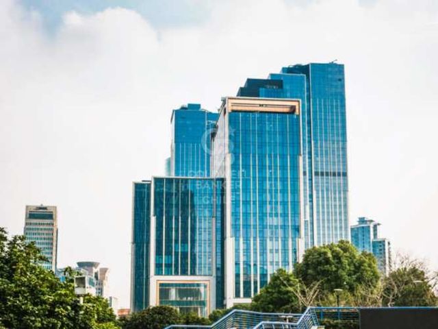 Oficina Moderna en Escuela Militar y Metro L1