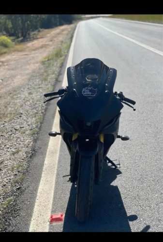 YAMAHA r15 v4