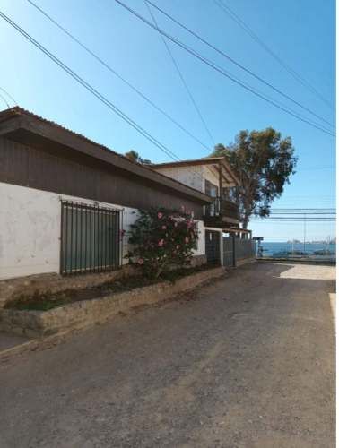 Casa en venta c/ estacionamiento en La Herradura