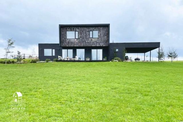 Se vende casa de 4 dormitorios y 3  baños en Puerto Varas