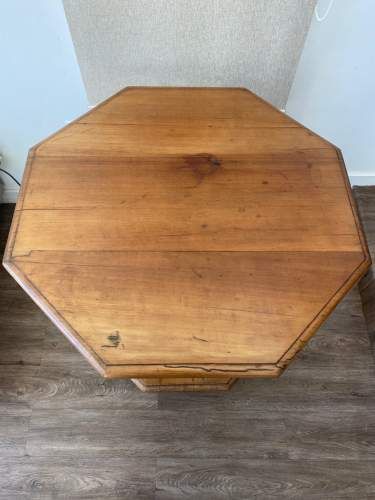 Hermosa mesa antigua