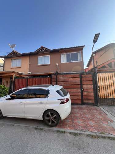 Se vende casa de 2piso 3D 1B sector El Abrazo de Maipú, trato directo con el dueño