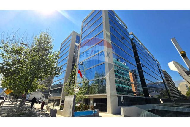 Amplia oficina a estrenar....