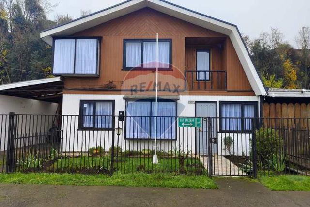 Se vende casa 4d/2b con depto. interior 4d/2b